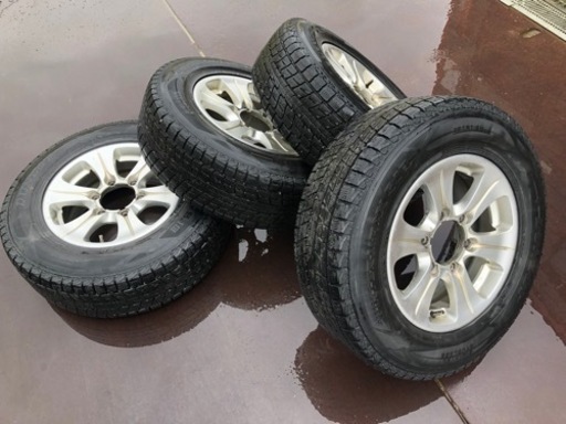 ハイエース、キャラバンにスタッドレスセット