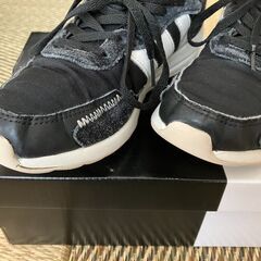 アディダス(adidas)　レトロラン(RETRORUN W)　黒　22.0㎝の画像