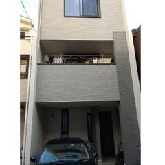 築浅✨駐車場有🚙駅徒歩圏内😊おススメ三階建戸建て