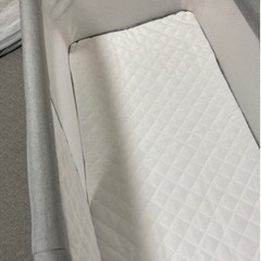 ベビーベッド　簡易　ポータブル　折り畳み　YATOMIの画像
