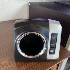 プリウスαの部品です。
