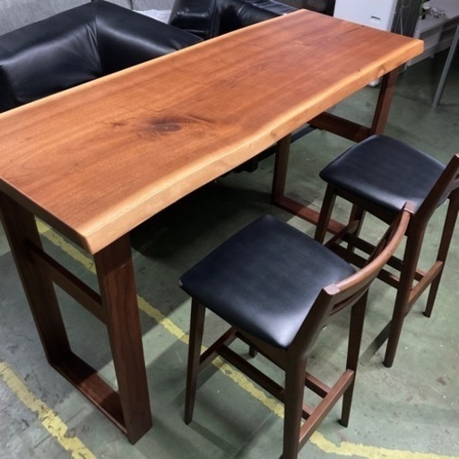 ● 一枚板のカウンターテーブル、ハイチェア二脚セット、幅160センチ