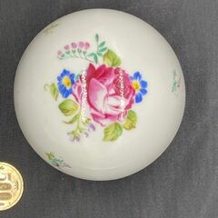 陶器の紅茶入れの画像