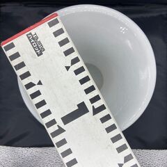 キラキラと美しいガラス製の花瓶の画像