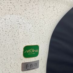 キラキラと美しいガラス製の花瓶の画像