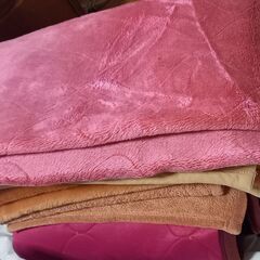 毛布・肌布団・シーツ・絨毯等　多数の画像