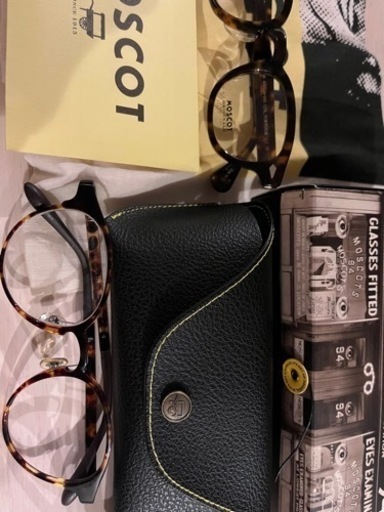 モスコット　未使用新品おまけメガネ付き。