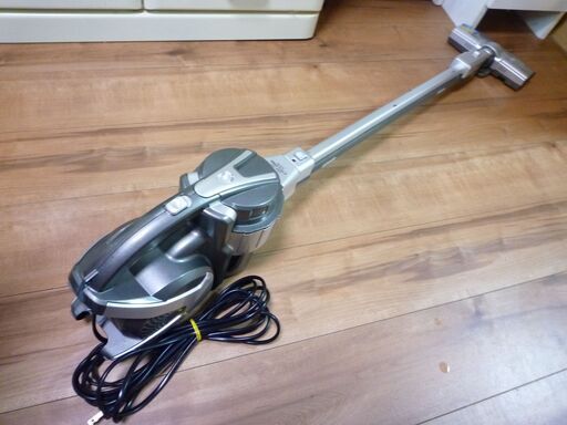 （お取引中となりましたので質問を修了させて頂きます）パワーヘッドスティッククリーナーアイリスオーヤマ（ IC-SM1-SR）中古