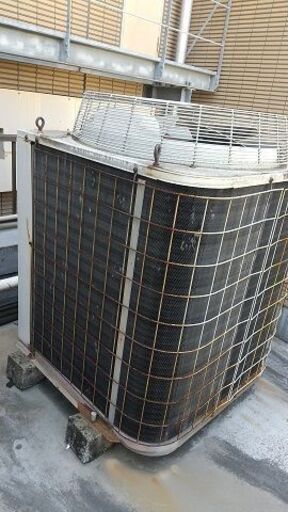 ビルの大型室外機です　ダイキン製