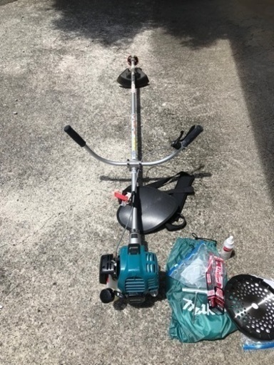 草刈機　マキタ4サイクルエンジン