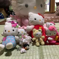 ハローキティーぬいぐるみとキーホルダーの画像