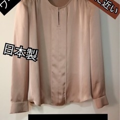未使用に近いUNTITLEDブラウスプルオーバー楽チンベージュ光...