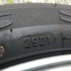 軽自動車用スタッドレスタイヤの画像