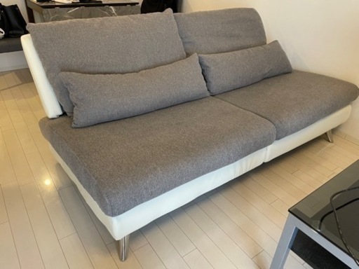 【値引きしました】デザイナーズ高級感あるソファ　3人掛け