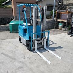 ★TOYOTA　フォークリフト　トヨタバッテリー車　900kg　...