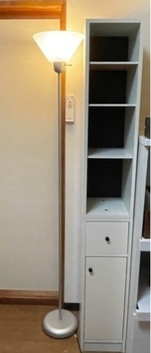 背の高い棚