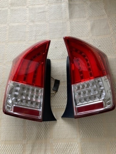 クリスタルアイ　プリウス