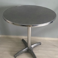カフェテーブルの画像