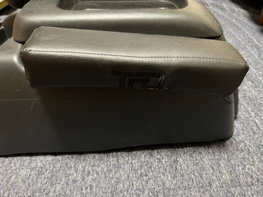 ハイエースワイド　センターコンソール肘置き