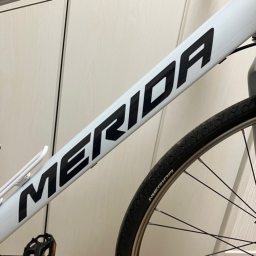 現行モデル　走行100km程度 MERIDA メリダ　CROSSWAY 100-R クロスバイク　ホワイト