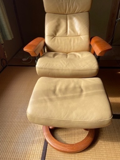 【美品】EKORNES(エコーネス)　本革　オットマン付き　ストレスレス　(アームチェア、リクライニングチェア、椅子、一人掛けソファ