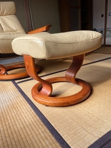 【美品】EKORNES(エコーネス)　本革　オットマン付き　ストレスレス　(アームチェア、リクライニングチェア、椅子、一人掛けソファ