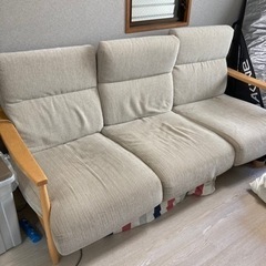 2月25日まで　ニトリ　3人掛けソファー　お引き取りに来れる方のみ