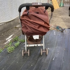 茶色ベビーカーの画像