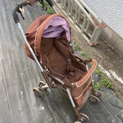 茶色ベビーカー