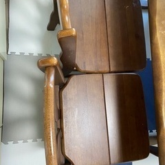 ダイニングテーブルと椅子のセットの画像