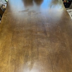 ダイニングテーブルと椅子のセットの画像