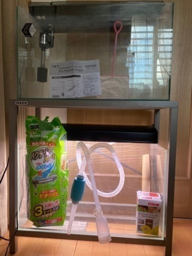 ※取り置き中【値下げ‼️】水槽60cm✖️2台と水槽台、その他飼育セット