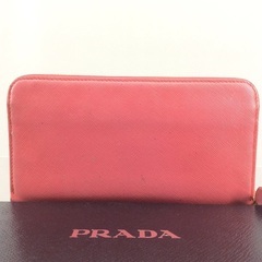 PRADA プラダ ピンクレザー サフィアーノ ラウンドファスナー長財布の画像