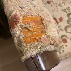 貰って下さい。エレガント刺繍2人掛けソファの画像