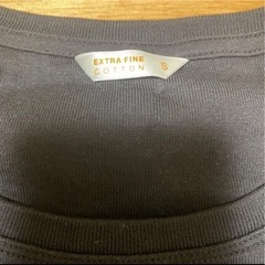 黒Tシャツ カットソー トップス　UNIQLOの画像