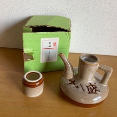 徳利とおちょこのセットの画像