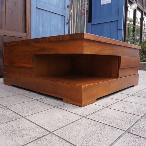 チーク材の天然木だけを扱う家具専門店SCANTEAK(スキャンティーク)のJASEN センターテーブルです。重厚感と温かみのあるリビン