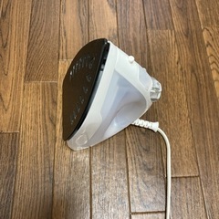 アイロンとアイロン台の画像