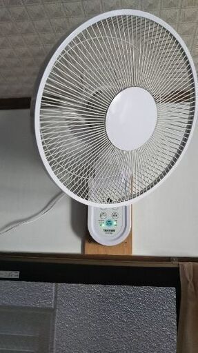 テクノス新品壁掛け扇風機。