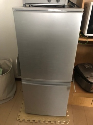 シャープ冷蔵庫　137L   2015年製　SJ-D14A-S