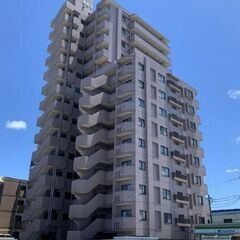 小学校まで徒歩2分！！内装リフォーム済みマンション、コンビニやス...