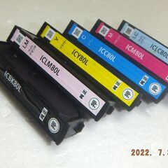 EPSON EP-807AW 用のインクカートリッジ（半分ほど残...