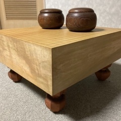囲碁セット（脚付き碁盤と碁石）