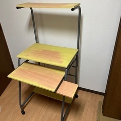 パソコンデスクの画像