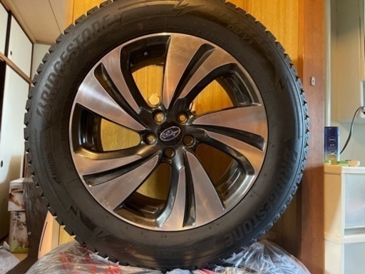 逃さない‼︎かっこいいスタッドレスタイヤホイールセット&スノーボードキャリア