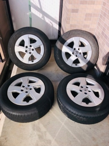 トヨタ　プリウス　純正タイヤ　195/65R15