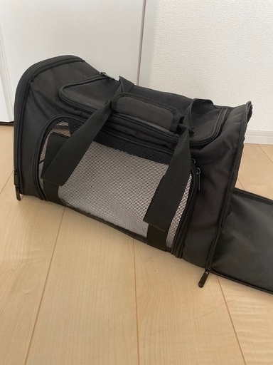 ペットシーツつけます。小型犬用？キャリーバッグ