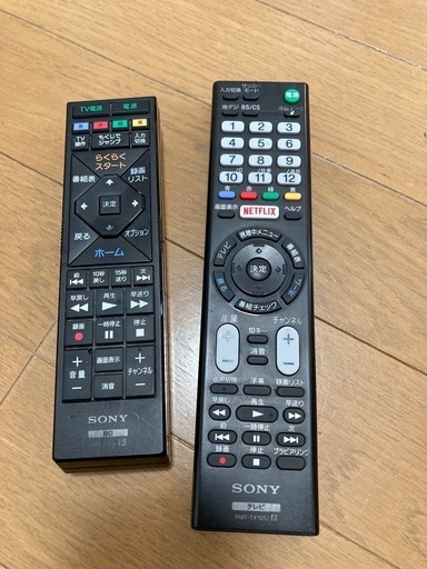 SONYのBRAVIAテレビ、SONYブルーレイDVDレコーダー、ウニコのテレビ台の3点セット