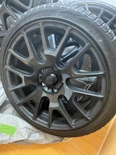 スタッドレスタイヤ　18インチ 8.5j タイヤ9部山以上