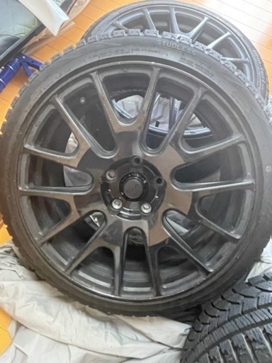 スタッドレスタイヤ　18インチ 8.5j タイヤ9部山以上